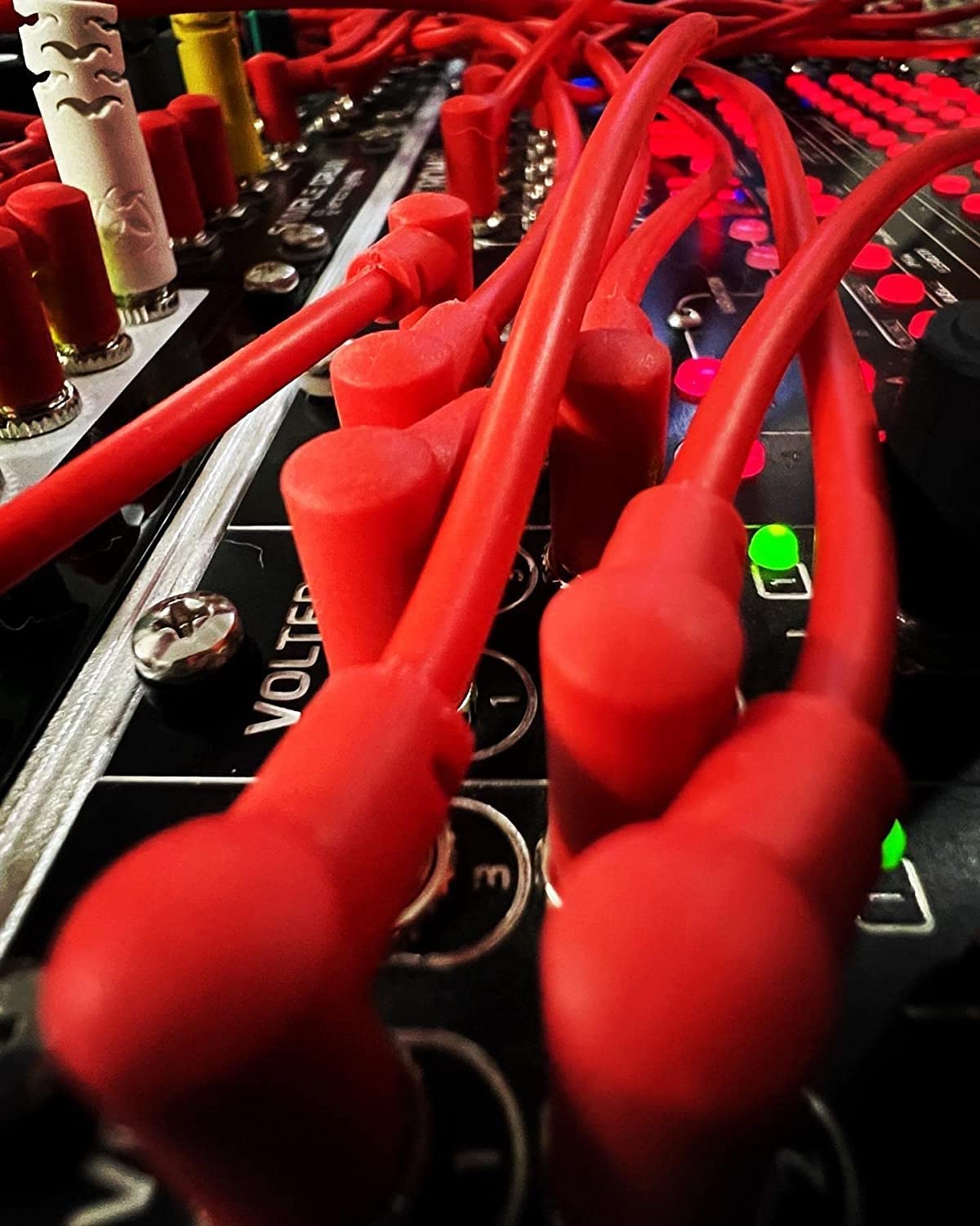 SSMS - Luigis Modular M-PAR Right Angled Eurorack Patch Cables - Package of 5 Orange Cables, 6" (15 cm) Right Angled Design | Easy-To-Grab TS Male Plugs | No-Kink PVC Casing | 28 AWG Copper Wire - Image 5